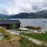 Seaside With Panoramic Views In Alvundfjord Feriehus Alvundeid