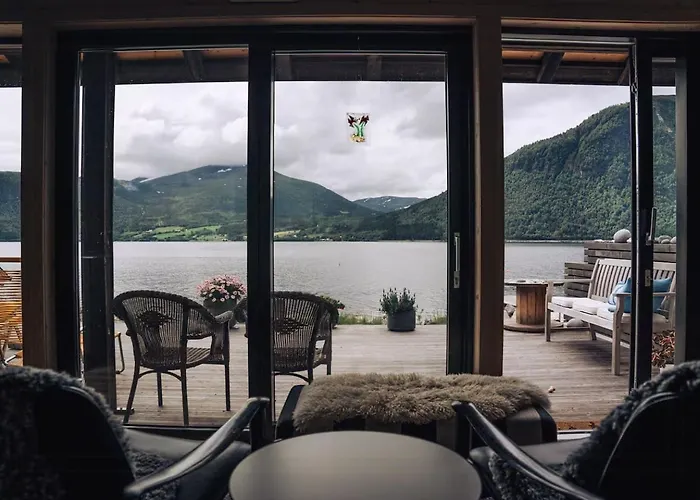 Feriehus Seaside With Panoramic Views In Alvundfjord Alvundeid